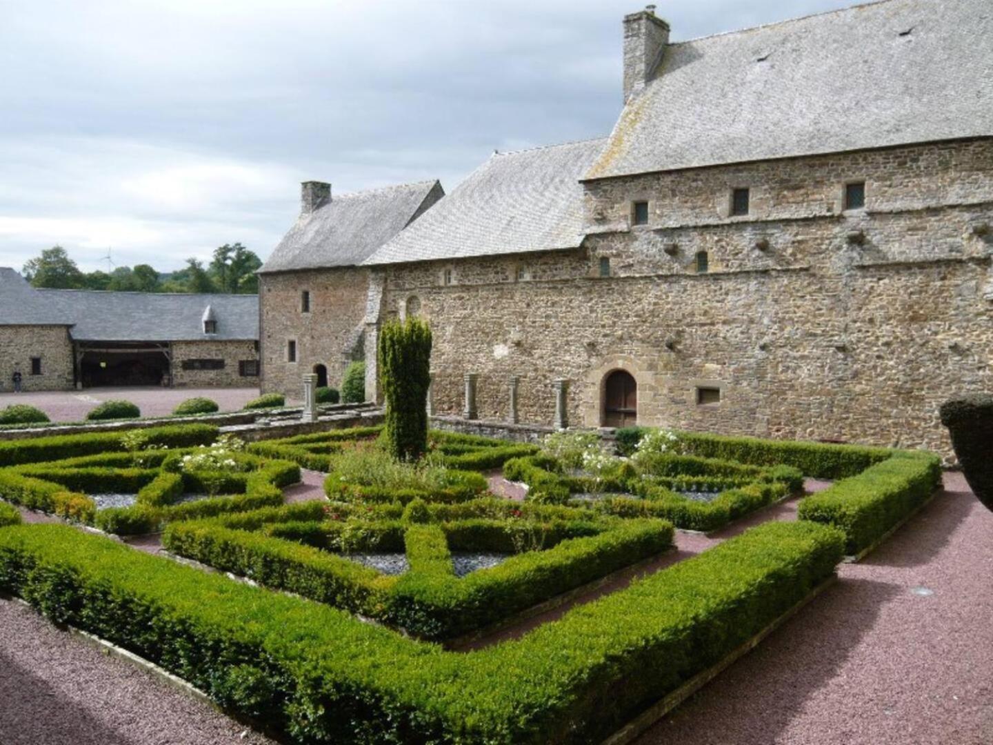 Decouverte D'Un Haras Proche Du Mont St Michel Hambye Exterior foto